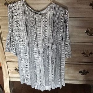 Black and white blouse. Size medium.